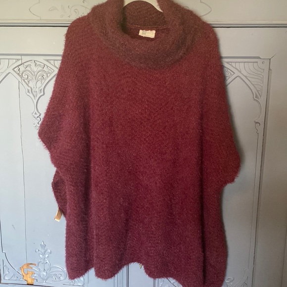 Look by M New York Fuzzy Poncho - Picture 17 of 17